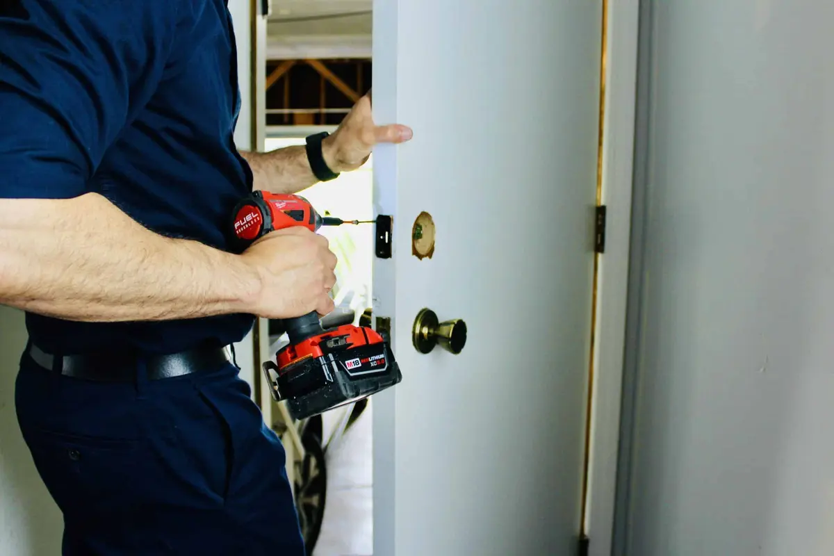 Yale | LiftMaster Smart Touchscreen Deadbolt